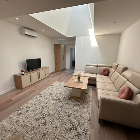 Luxury Pyramid Apartament *