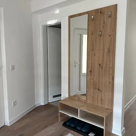 Luxury Pyramid Апартаменты Високо