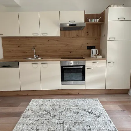 Luxury Pyramid * Високо