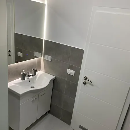Luxury Pyramid Apartman *